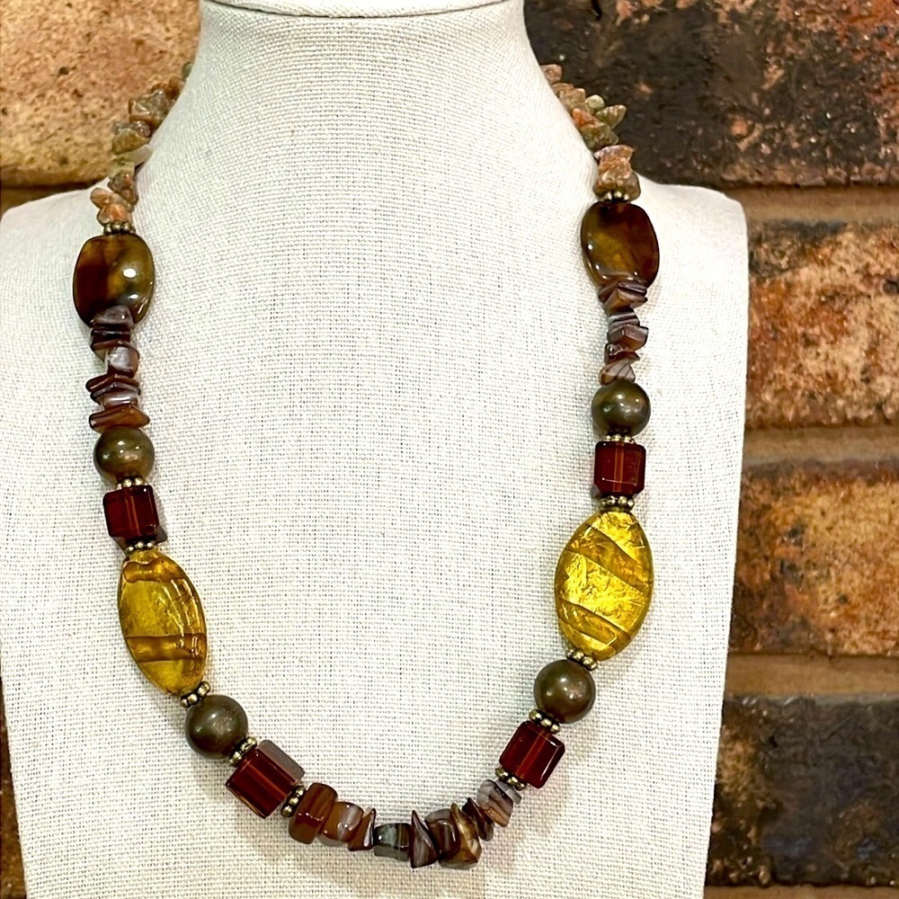 Premier Designs Spice it Up Retired Glass and Stone Necklace